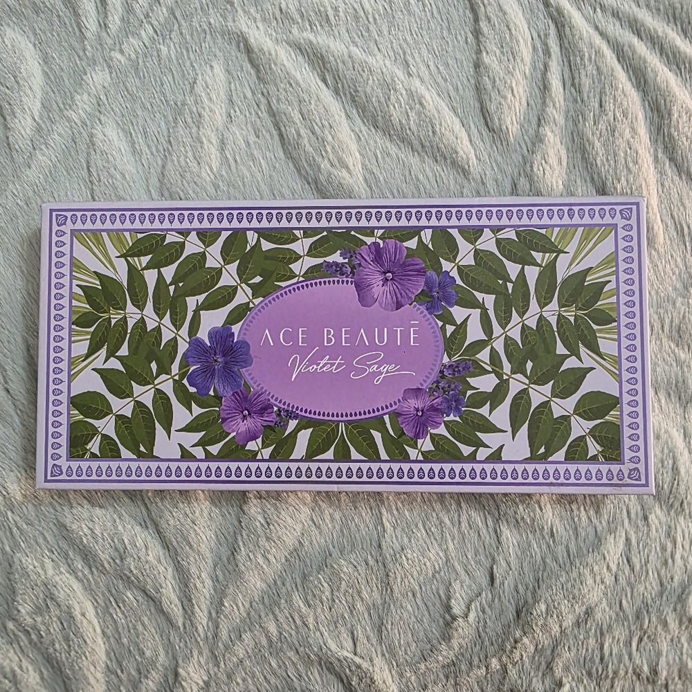 Ace Beauté Violet Sage Eyeshadow Palette